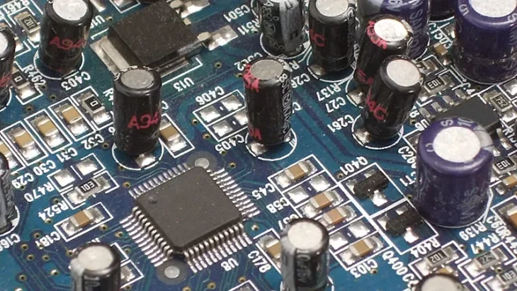 Integrated Circuits and Capacitors